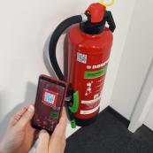 Feuerlöscher mit QR-Code