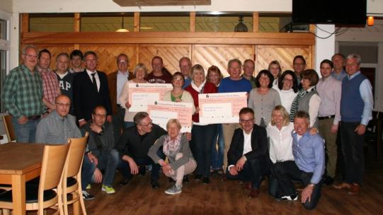 Sportlich: DocHouse spendet für Fußball-Projekt